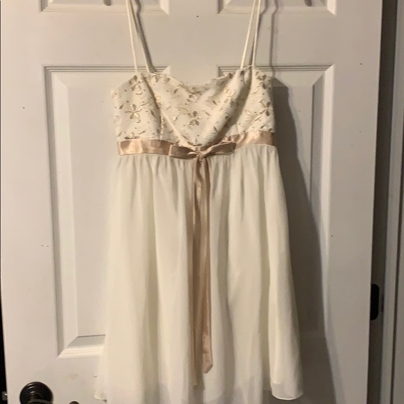 Size 5 flirty cream and gold dress - Picture 1 of 7